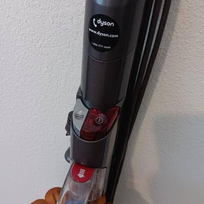 Dyson DV 40 Ball Vacuum with attachments