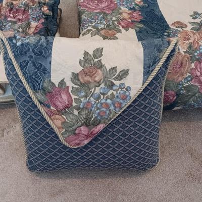 Queen size floral bedding set with two valances and pillows