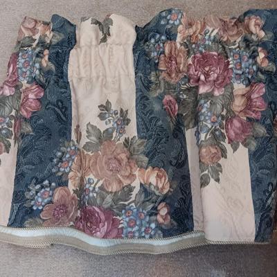 Queen size floral bedding set with two valances and pillows