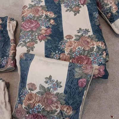 Queen size floral bedding set with two valances and pillows