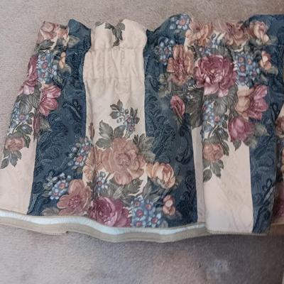 Queen size floral bedding set with two valances and pillows