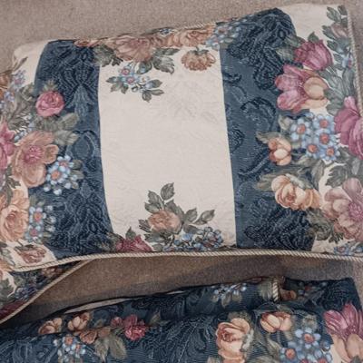 Queen size floral bedding set with two valances and pillows