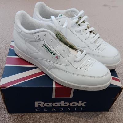 Men's size 11.5 Reebok Classic tennis shoes - Like new !