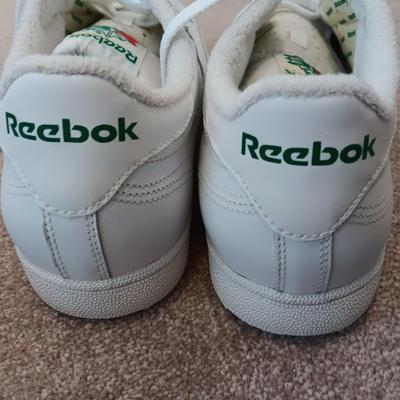 Men's size 11.5 Reebok Classic tennis shoes - Like new !