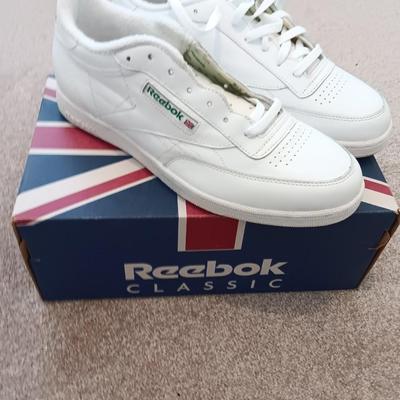 Men's size 11.5 Reebok Classic tennis shoes - Like new !