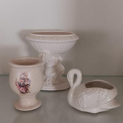 Inarco Cherub ceramic vase - dish with roses and a porcelain swan