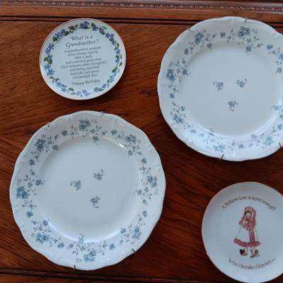 Mother & Grandmother collectible plates and two Bavaria Germany China plates