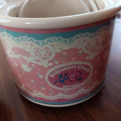 Potpourri burners and apple pie candle dish