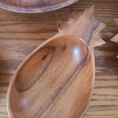 Set of four Monkey Pod wood pineapple dishes with two larger woven wood bowls