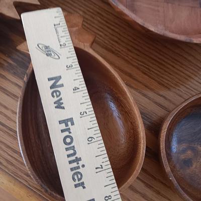 Set of four Monkey Pod wood pineapple dishes with two larger woven wood bowls