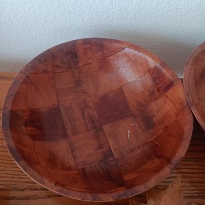 Set of four Monkey Pod wood pineapple dishes with two larger woven wood bowls