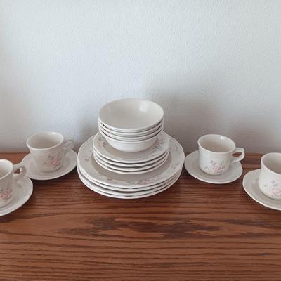 Set of PFALTZGRAFF Tea Rose 4-piece setting - Mugs - Saucers - plates- Bowls 1 of 2