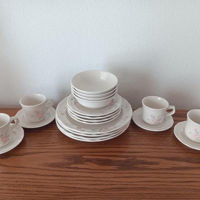 Set of PFALTZGRAFF Tea Rose 4-piece setting - Mugs - Saucers - plates- Bowls 1 of 2
