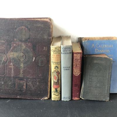 LOT 30G: Variety of Antique & Vintage Books - 1916 Pinocchio, 1903 Hero Stories from American History, 1884 Some Little People & More