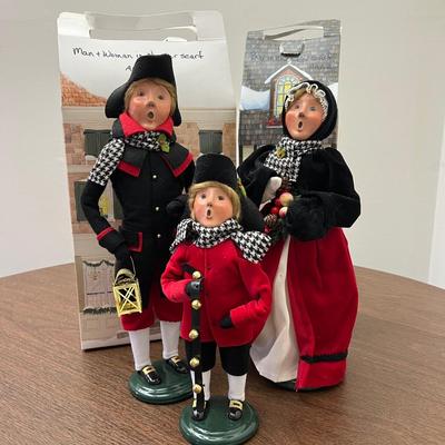 LOT 144G: Byers' Choice Dolls Williamsburg Colonial Family
