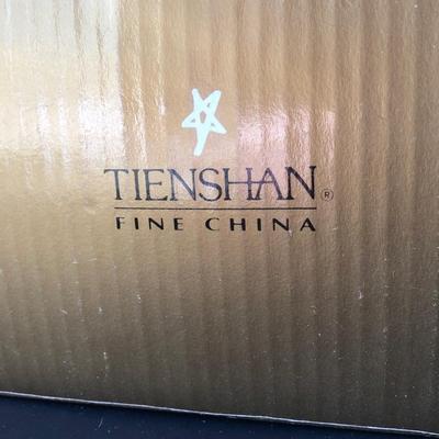 LOT 162B: Tienshan China Deck the Halls 48 oz Tea Pot w/ Collection of Christmas Mugs - Lillian Vernon, Sonoma, Susan Winget, Pat Richter...