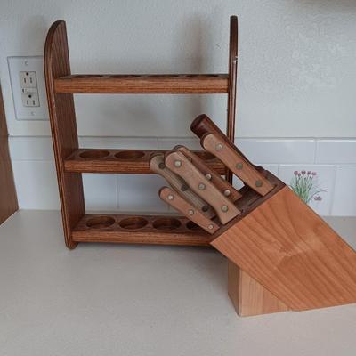Wooden wall hanging spice rack and Chicago cutery set in knife block
