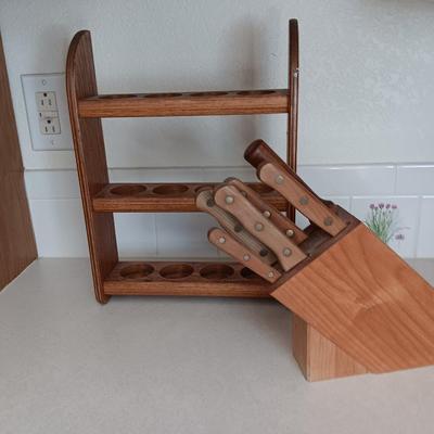 Wooden wall hanging spice rack and Chicago cutery set in knife block