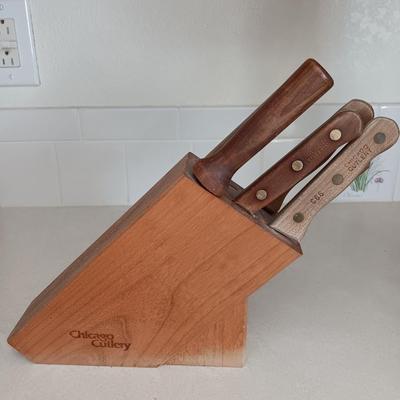 Wooden wall hanging spice rack and Chicago cutery set in knife block