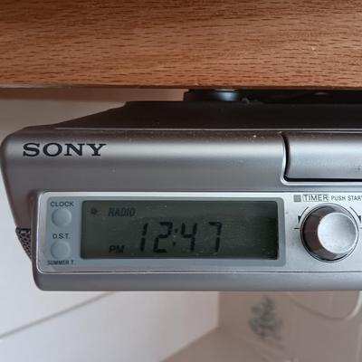 Working NICE! Cupboard undermount Sony AM/FM CD radio