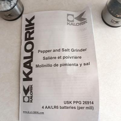 Kalorik salt & Pepper grinders and four light blue plastic salad bowls and a glass egg plate