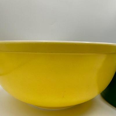 PYREX Mixing Bowls Set of (2)