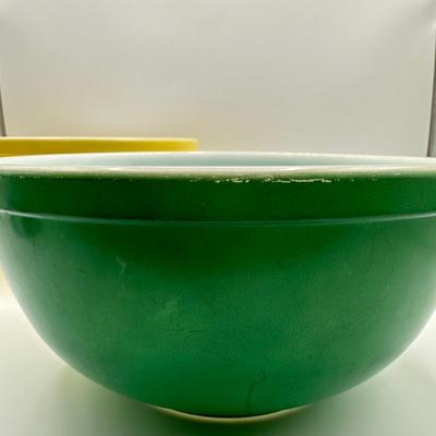 PYREX Mixing Bowls Set of (2)