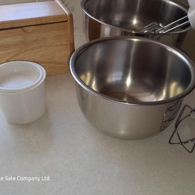 Oster Sunbeam mixer with Recipes in wooden box and two stainless mixing bowls