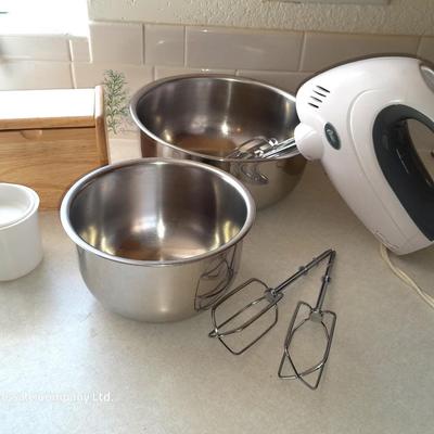 Oster Sunbeam mixer with Recipes in wooden box and two stainless mixing bowls