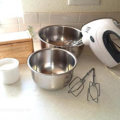 Oster Sunbeam mixer with Recipes in wooden box and two stainless mixing bowls