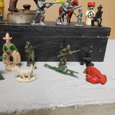 Vintage toy figures lot