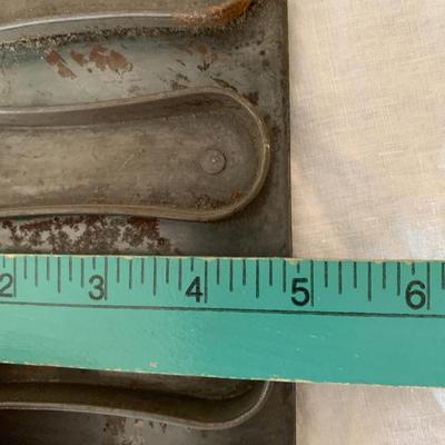 Vintage pair of Kreamer Connected Eclair or lady finger tins