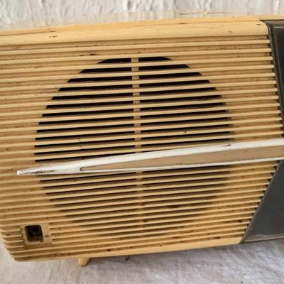 VIntage Majestic Black Magic radio