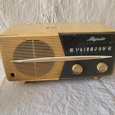 VIntage Majestic Black Magic radio