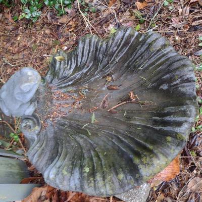 Heavy Resin Bird Bath with Frog Accent Goose Creek