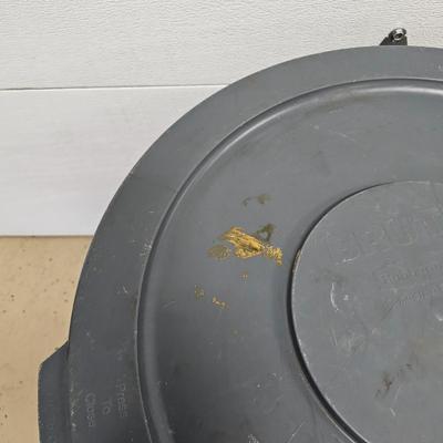 Pair of Brute Rubbermaid 32 Gallon Trash Cans & Lids (G-JS)