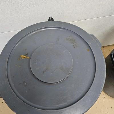 Pair of Brute Rubbermaid 32 Gallon Trash Cans & Lids (G-JS)