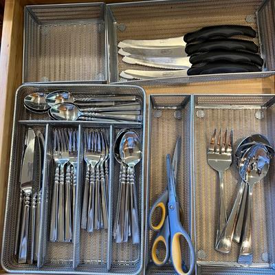 Oneida Tortola Stainless Flatware and More (K-MK)