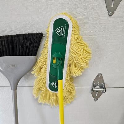 Collection of Cleaning Items & Supplies (L-JS)