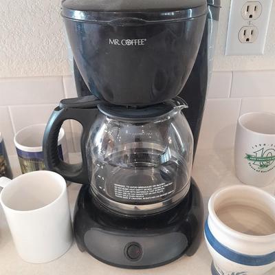 Sunbeam Automatic coffee maker with Coffee mugs and filters