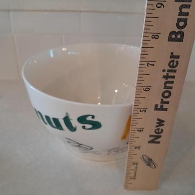 Large chip - popcorn - Peanuts - Pretzel serving bowl mug with 4 smaller bowls.