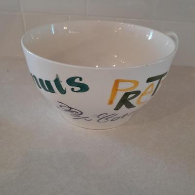 Large chip - popcorn - Peanuts - Pretzel serving bowl mug with 4 smaller bowls.