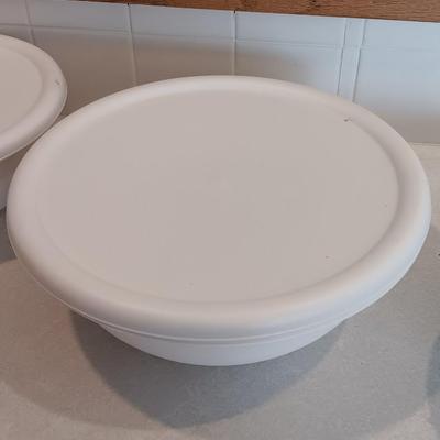 Sterilite Nesting food storage containers with lids