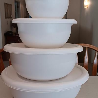 Sterilite Nesting food storage containers with lids