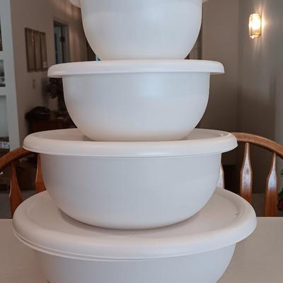 Sterilite Nesting food storage containers with lids