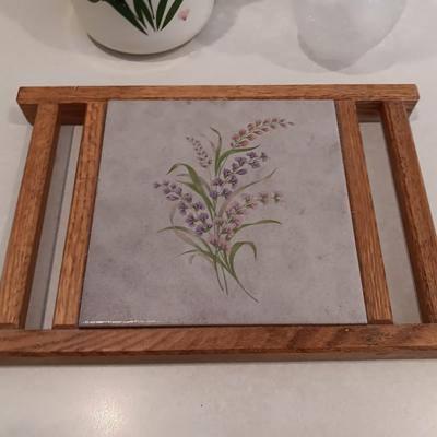 Floral canister with spoon - Hot plate / Cutting board with florals and a vase