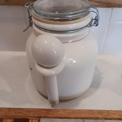 Floral canister with spoon - Hot plate / Cutting board with florals and a vase