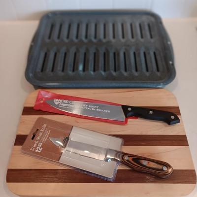 Steak for dinner? Nice broiler pan with a cutting board and two new knives.