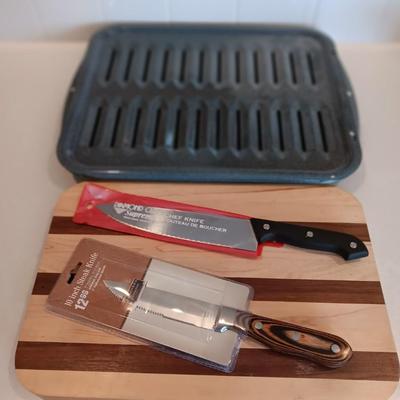 Steak for dinner? Nice broiler pan with a cutting board and two new knives.