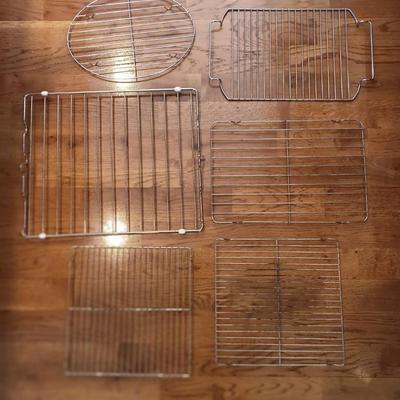 Cooling racks of all sizes and a Pyrex glass cake dish